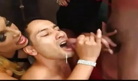 ब्रिटिश फूहड़ कार्मेल मूर उसके फ्लैट हिंदी सेक्सी फुल मूवी एचडी में गड़बड़ हो जाता है